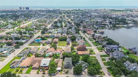 5723 Stewart Avenue Galveston TX 77551