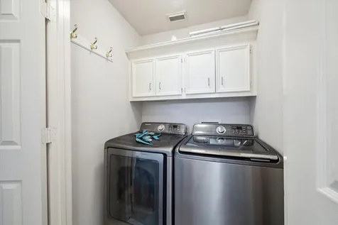 210 Easterly Tiki Island TX 77554