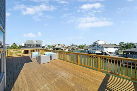 210 Easterly Tiki Island TX 77554