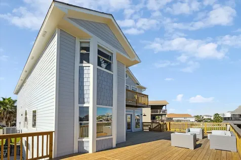 210 Easterly Tiki Island TX 77554