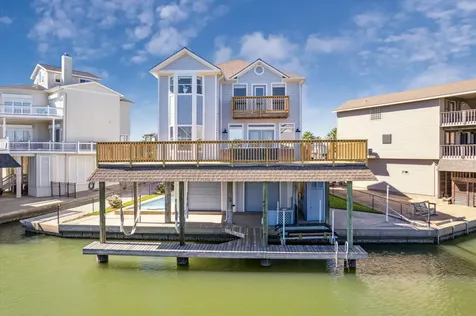 210 Easterly Tiki Island TX 77554