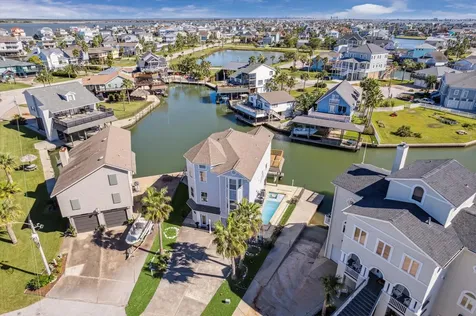 210 Easterly Tiki Island TX 77554