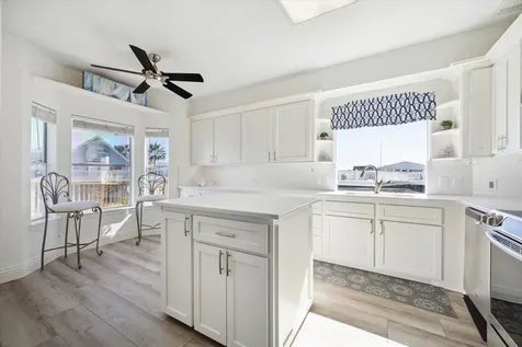 210 Easterly Tiki Island TX 77554