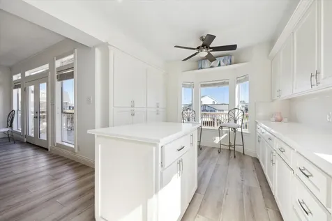 210 Easterly Tiki Island TX 77554