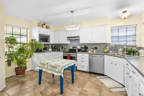 2117 Bershire Drive Huntsville TX 77340