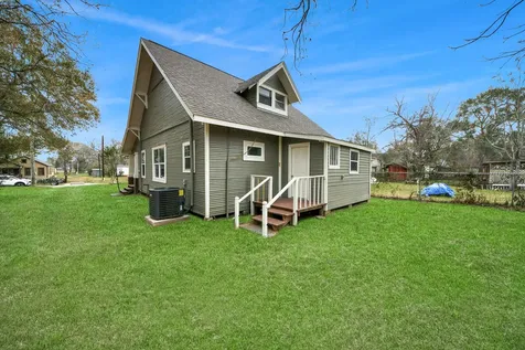 837 Fowlkes Street Sealy TX 77474