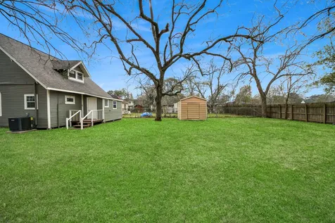 837 Fowlkes Street Sealy TX 77474