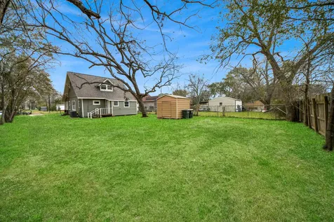 837 Fowlkes Street Sealy TX 77474