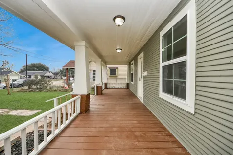 837 Fowlkes Street Sealy TX 77474
