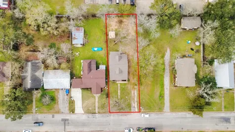 837 Fowlkes Street Sealy TX 77474