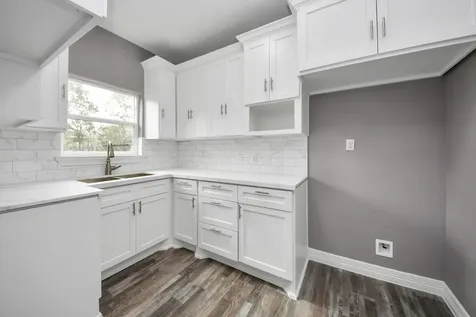 837 Fowlkes Street Sealy TX 77474