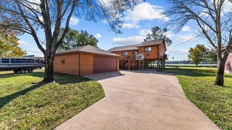 10 Shady Oaks Drive Huntsville TX 77320
