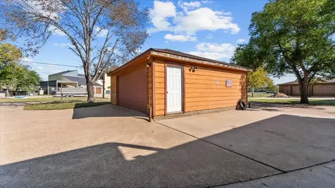 10 Shady Oaks Drive Huntsville TX 77320