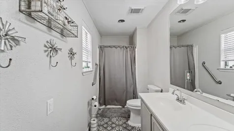 10 Shady Oaks Drive Huntsville TX 77320