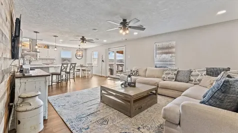 10 Shady Oaks Drive Huntsville TX 77320