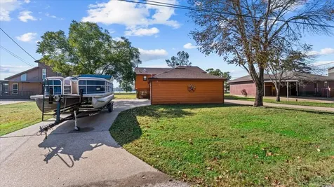 10 Shady Oaks Drive Huntsville TX 77320