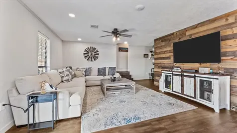 10 Shady Oaks Drive Huntsville TX 77320