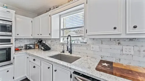 10 Shady Oaks Drive Huntsville TX 77320
