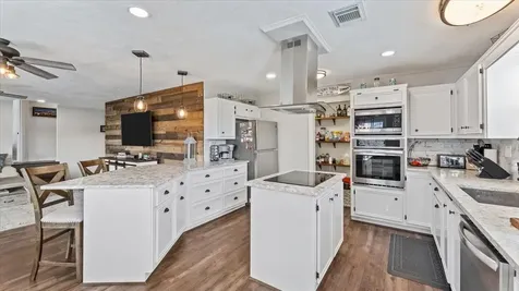 10 Shady Oaks Drive Huntsville TX 77320