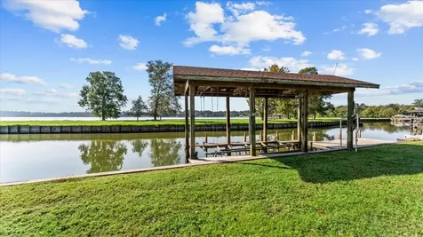 10 Shady Oaks Drive Huntsville TX 77320