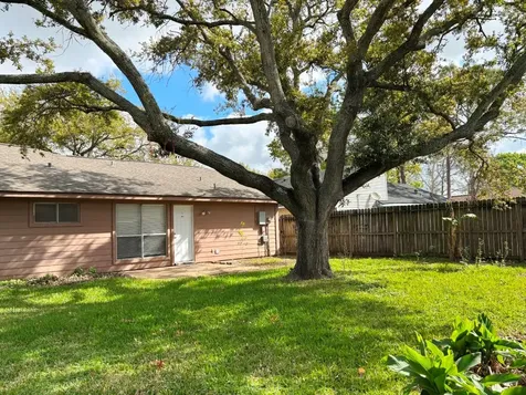 446 Capehill Drive Houston TX 77598