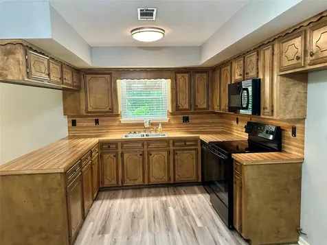 202 Spring Creek Loop Livingston TX 77351