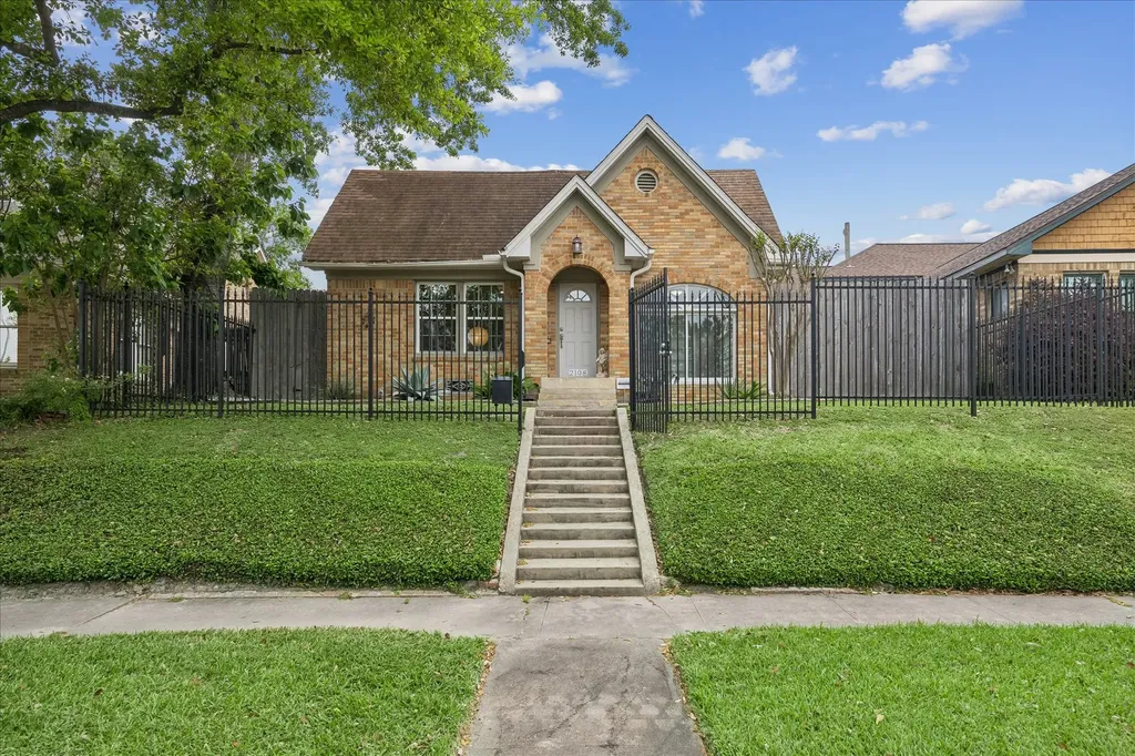 2108 White Oak Drive Houston TX 77009