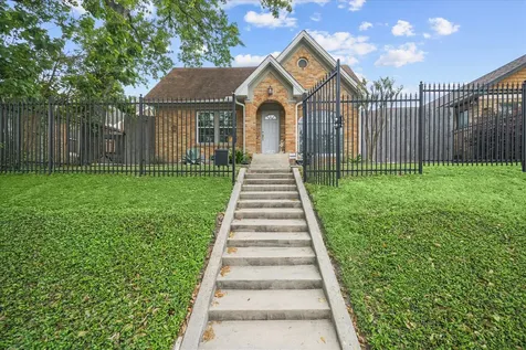 2108 White Oak Drive Houston TX 77009
