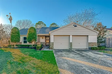 520 E Castle Harbour Drive Friendswood TX 77546
