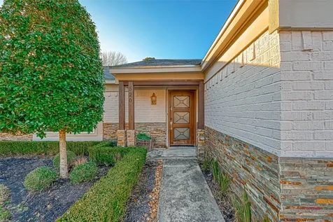 520 E Castle Harbour Drive Friendswood TX 77546