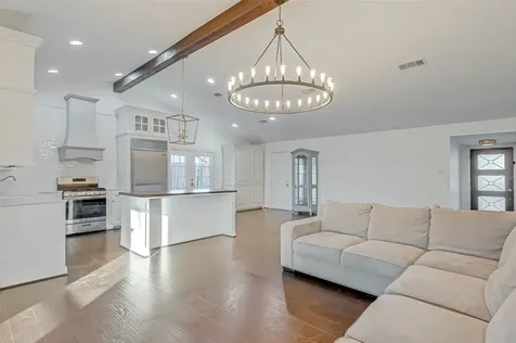 520 E Castle Harbour Drive Friendswood TX 77546
