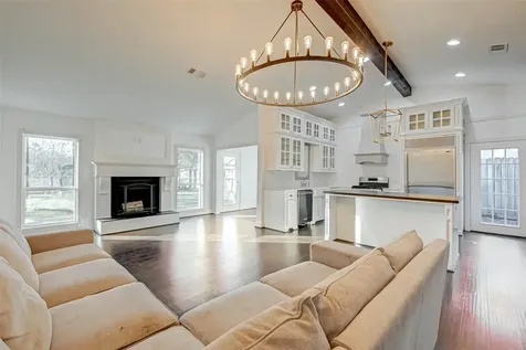520 E Castle Harbour Drive Friendswood TX 77546