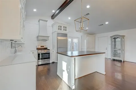 520 E Castle Harbour Drive Friendswood TX 77546