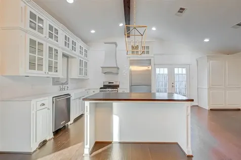 520 E Castle Harbour Drive Friendswood TX 77546