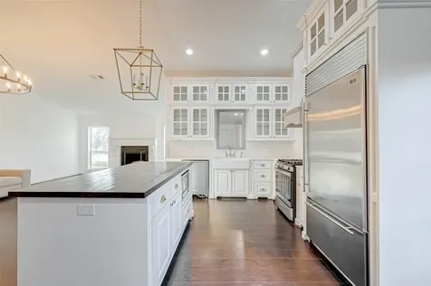 520 E Castle Harbour Drive Friendswood TX 77546