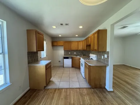 216 Gale Street Houston TX 77009