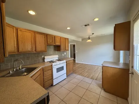 216 Gale Street Houston TX 77009