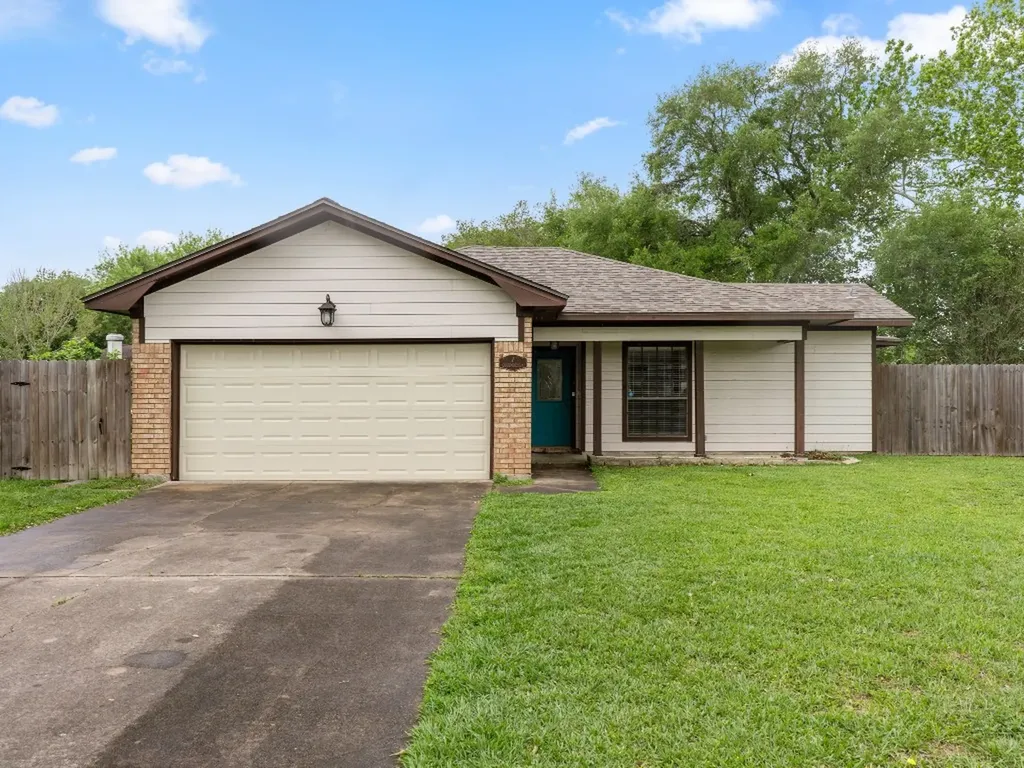 7 Columbella Street Bay City TX 77414