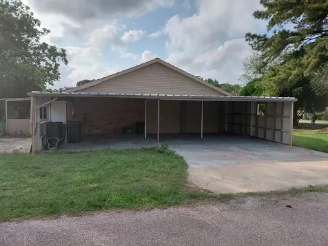 1518 Avenue B Danbury TX 77534