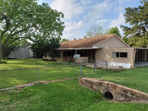 1518 Avenue B Danbury TX 77534