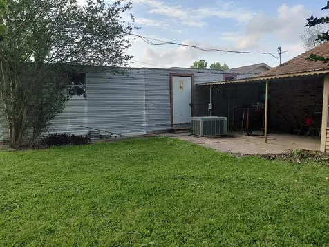 1518 Avenue B Danbury TX 77534