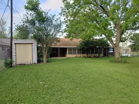 1518 Avenue B Danbury TX 77534