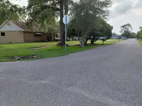 1518 Avenue B Danbury TX 77534