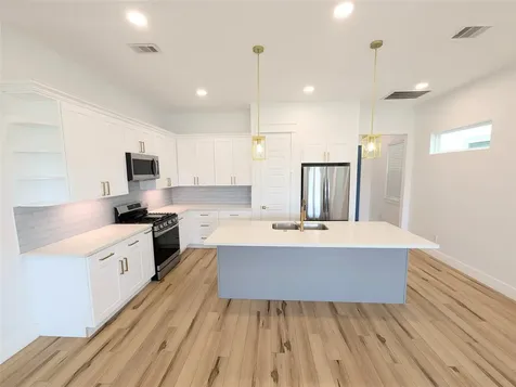 4913 Fisk Street Houston TX 77009