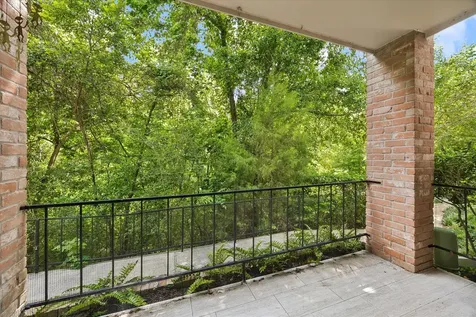 2238 S Piney Point Road 109 Houston TX 77063