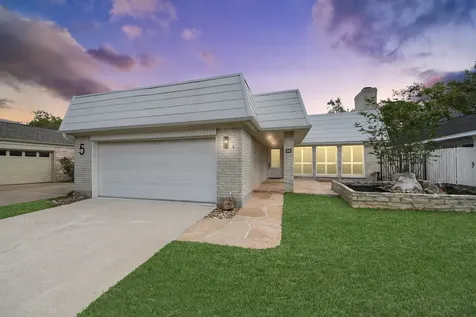 5 Tiffany Square Sugar Land TX 77478