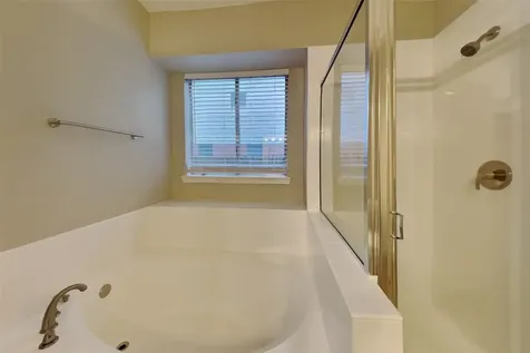 16411 Willingham Way Houston TX 77095