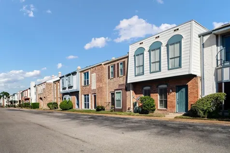 7700 Creekbend Drive 30 Houston TX 77071