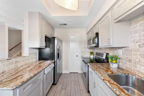 7700 Creekbend Drive 30 Houston TX 77071
