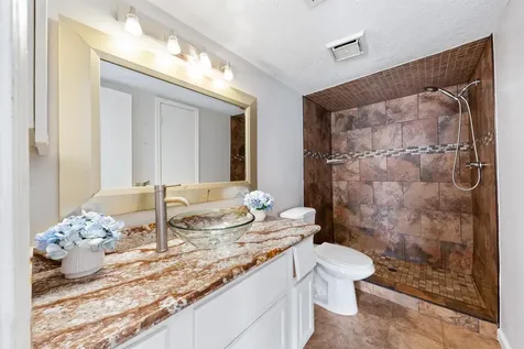 7700 Creekbend Drive 30 Houston TX 77071